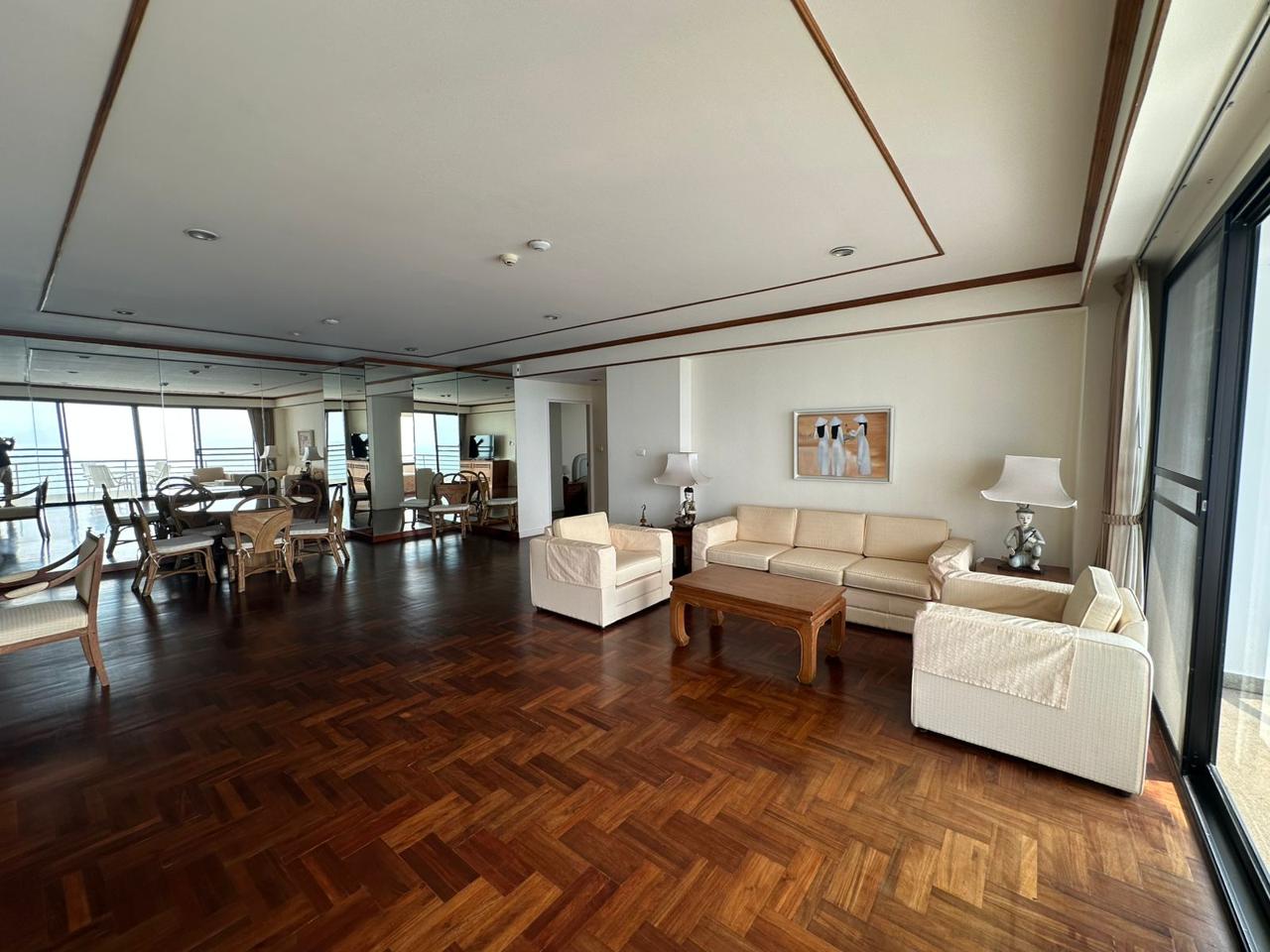 3-bedroom apartment, 189 m² in Royal Cliff Garden - photo 10