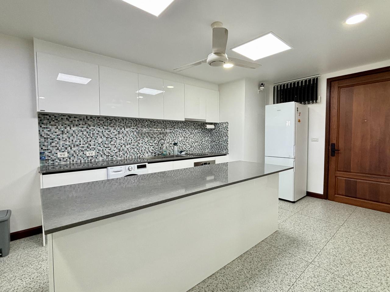 2-bedroom apartment, 100 m² in The Regent Pratumnak - photo 1