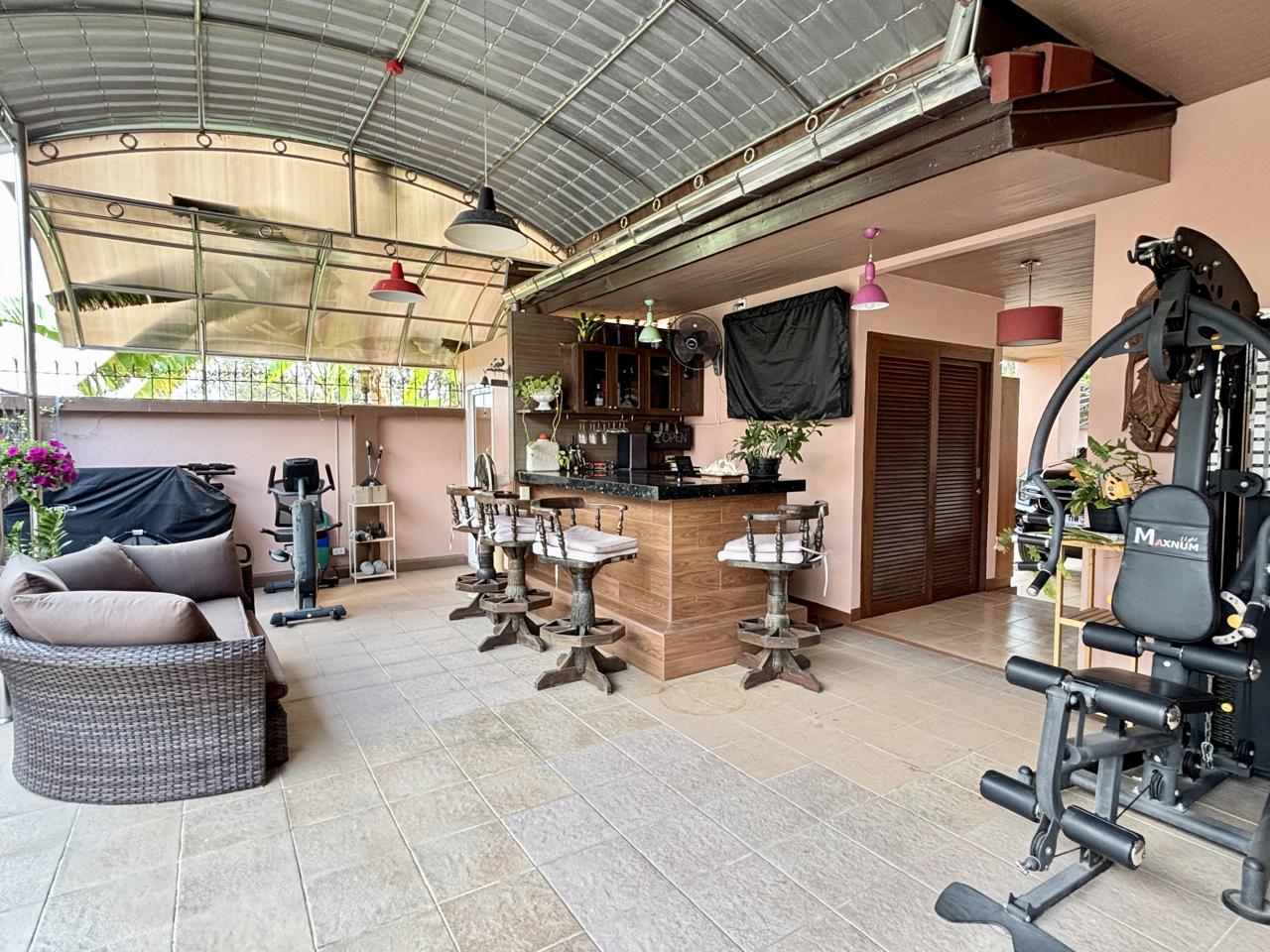 House, 4 bedrooms, 200 m² - photo 3