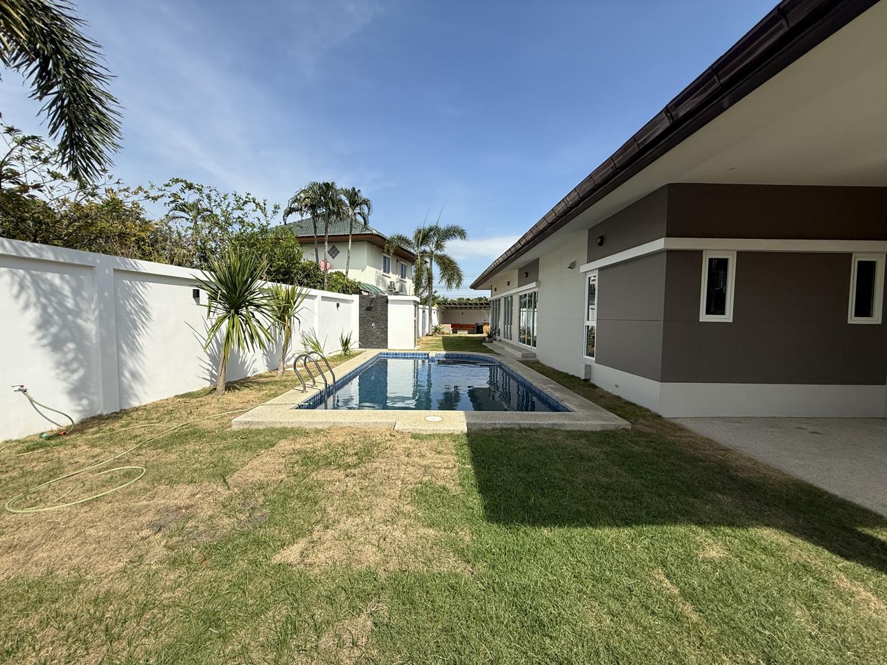 House, 4 bedrooms, 205 m² - photo 1