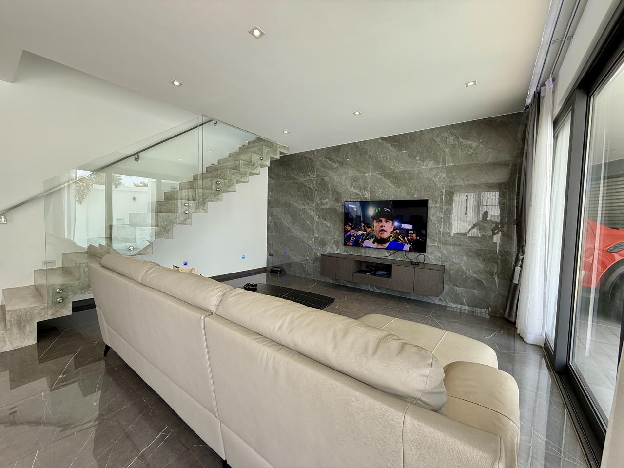 House, 5 bedrooms, 190 m² - photo 1