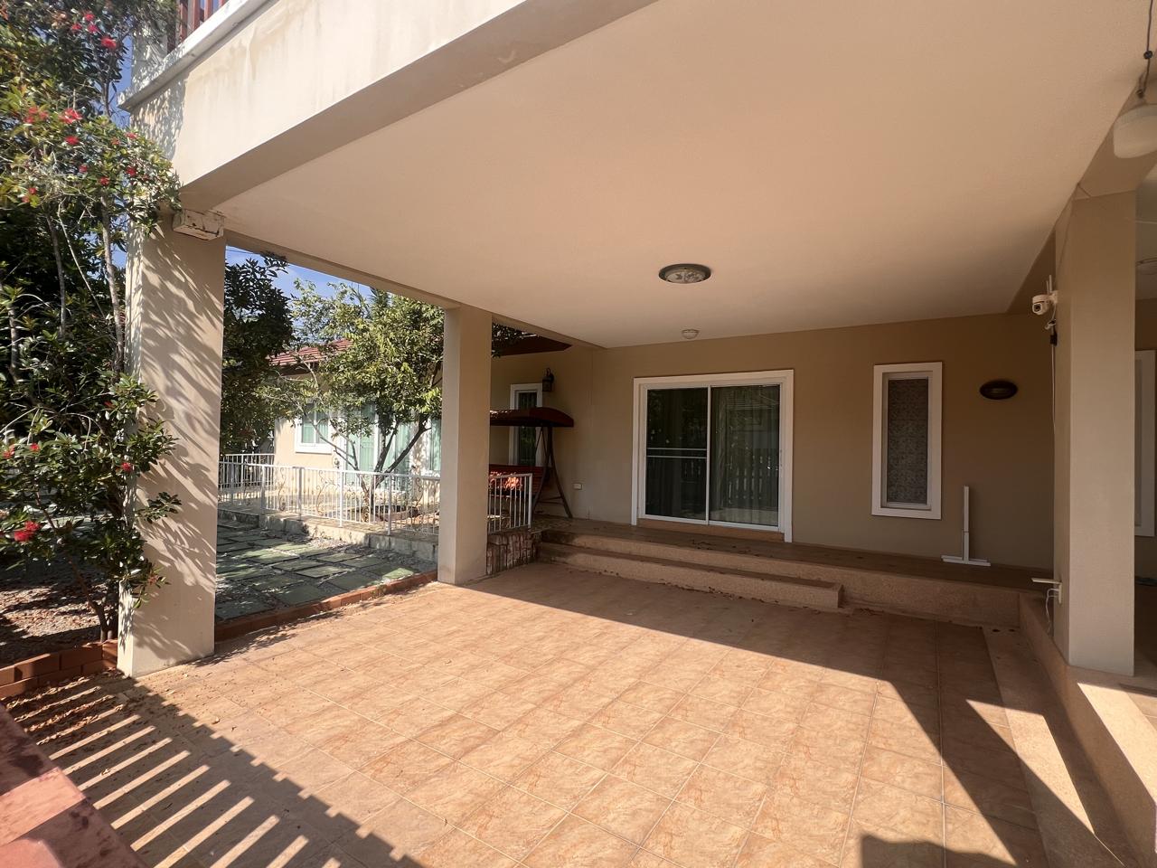 House, 5 bedrooms, 280 m² - photo 2