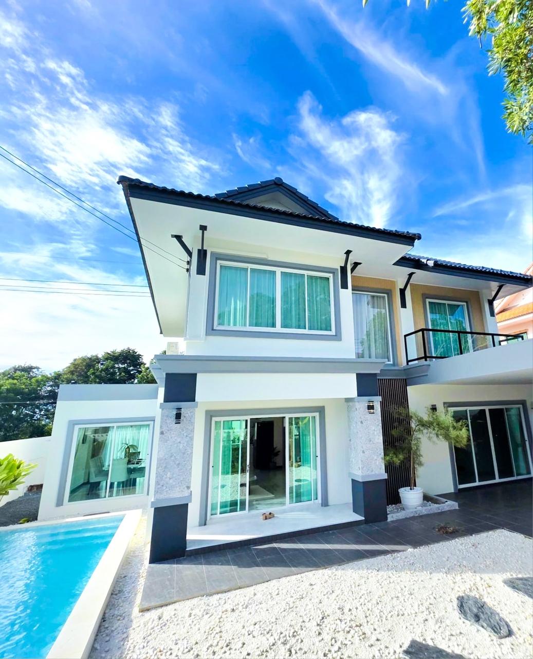 House, 5 bedrooms, 250 m² - photo 1