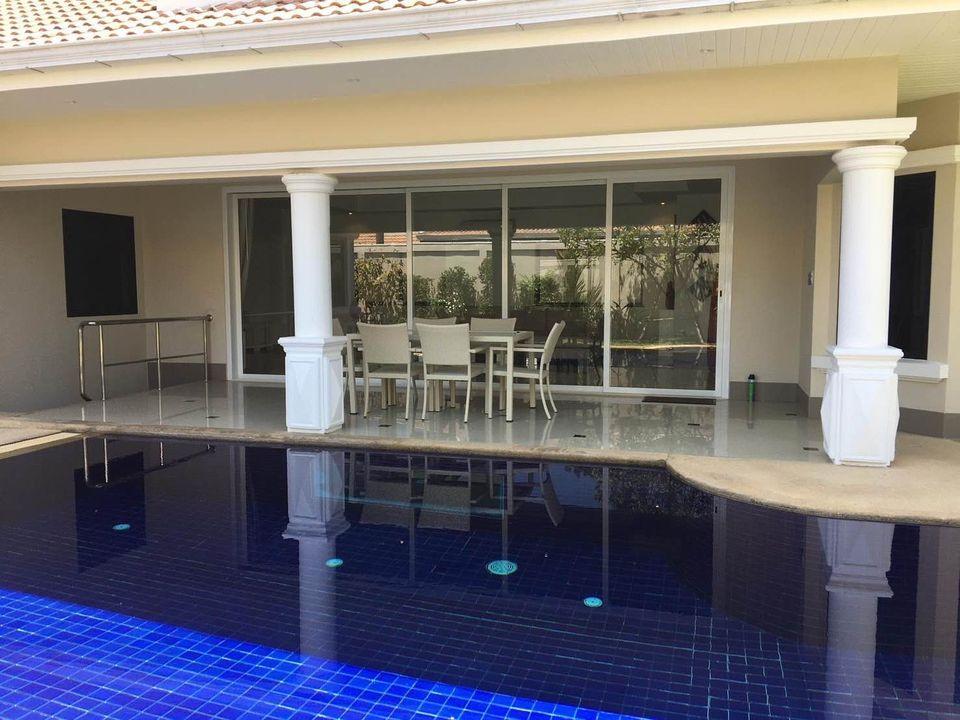 House, 3 bedrooms, 230 m² - photo 1