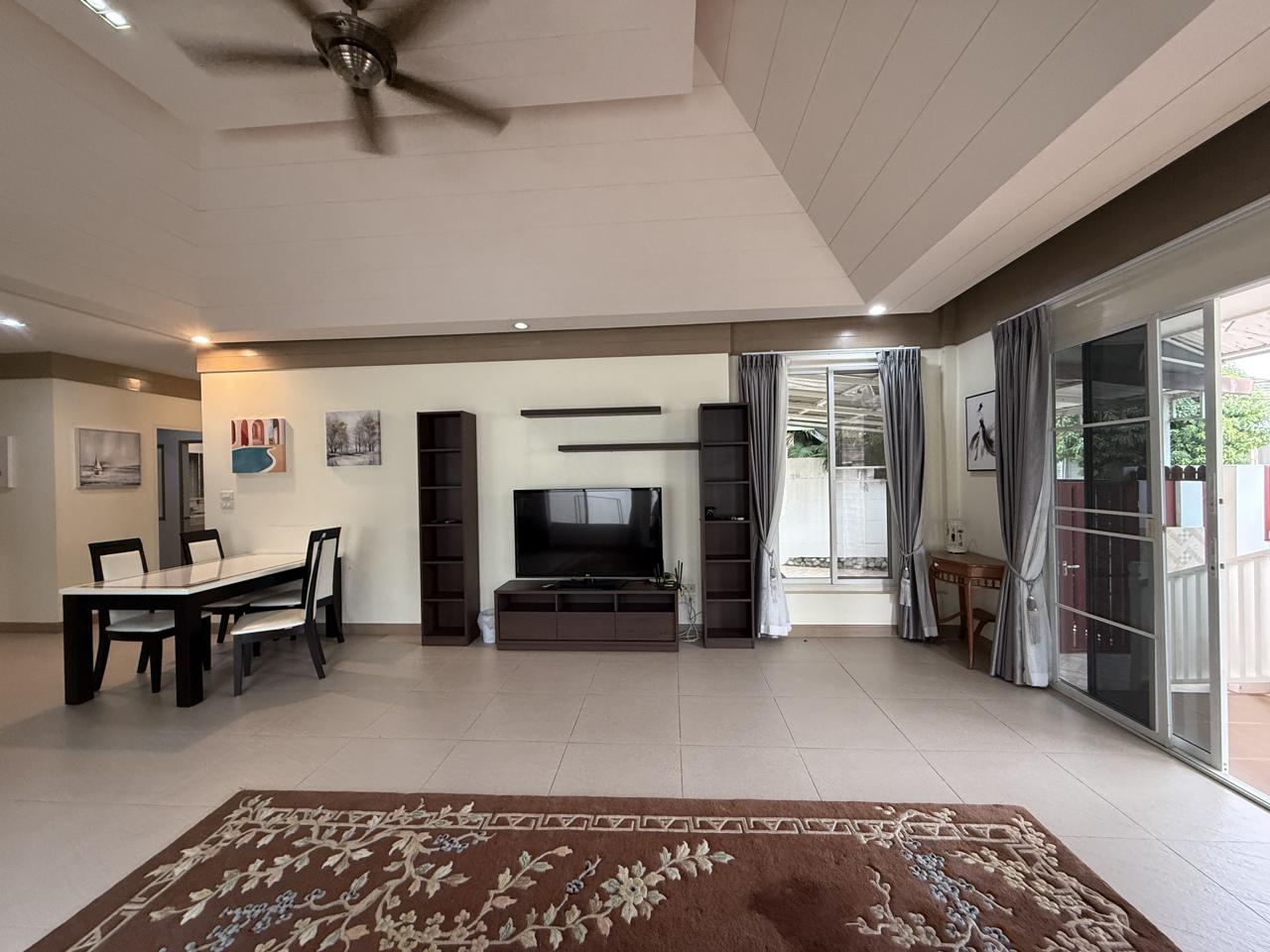 House, 3 bedrooms, 250 m² - photo 2