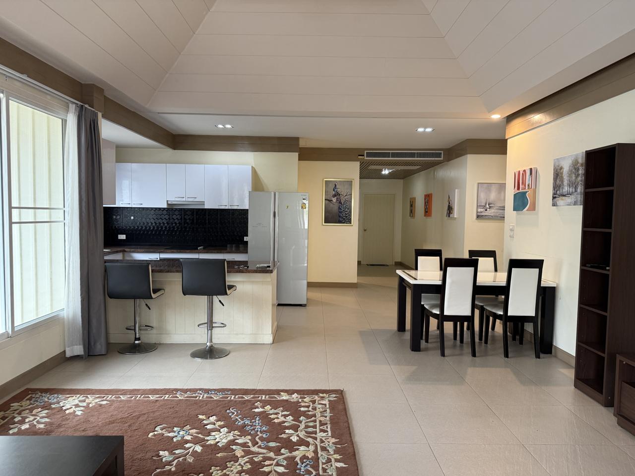 House, 3 bedrooms, 250 m² - photo 3