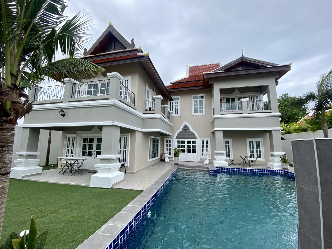 House, 6 bedrooms, 490 m² - photo 1