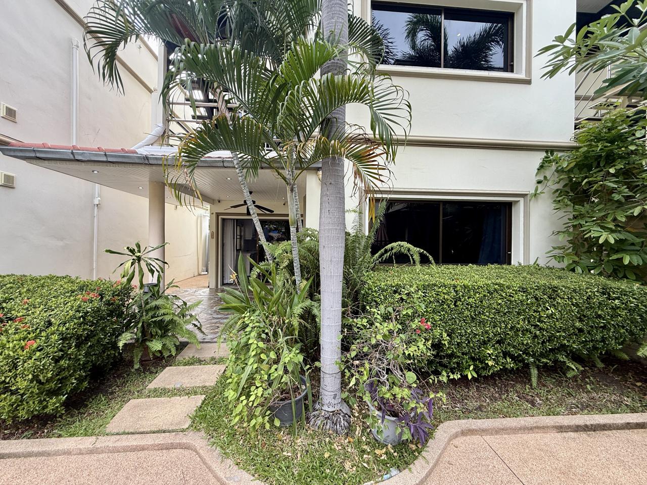 House, 3 bedrooms, 180 m² - photo 1