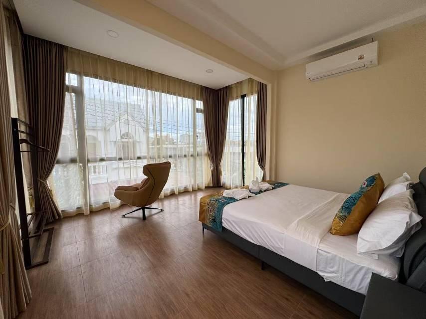 Villa, 7 bedrooms, 300 m² - photo 3