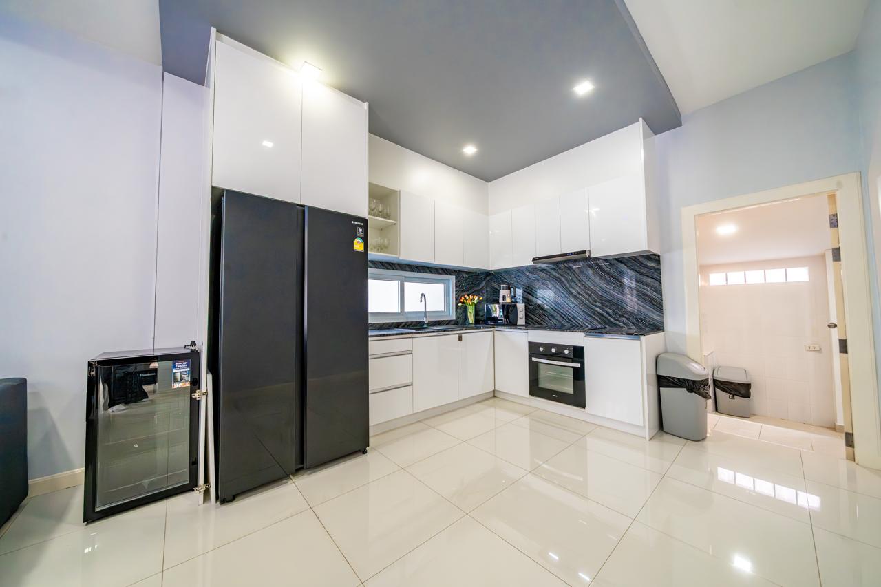 Villa, 5 bedrooms, 200 m² - photo 3